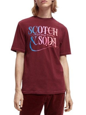 Camiseta Scotch & Soda Organic Jersey Artwork Hombre Vino | SN-SAS56461